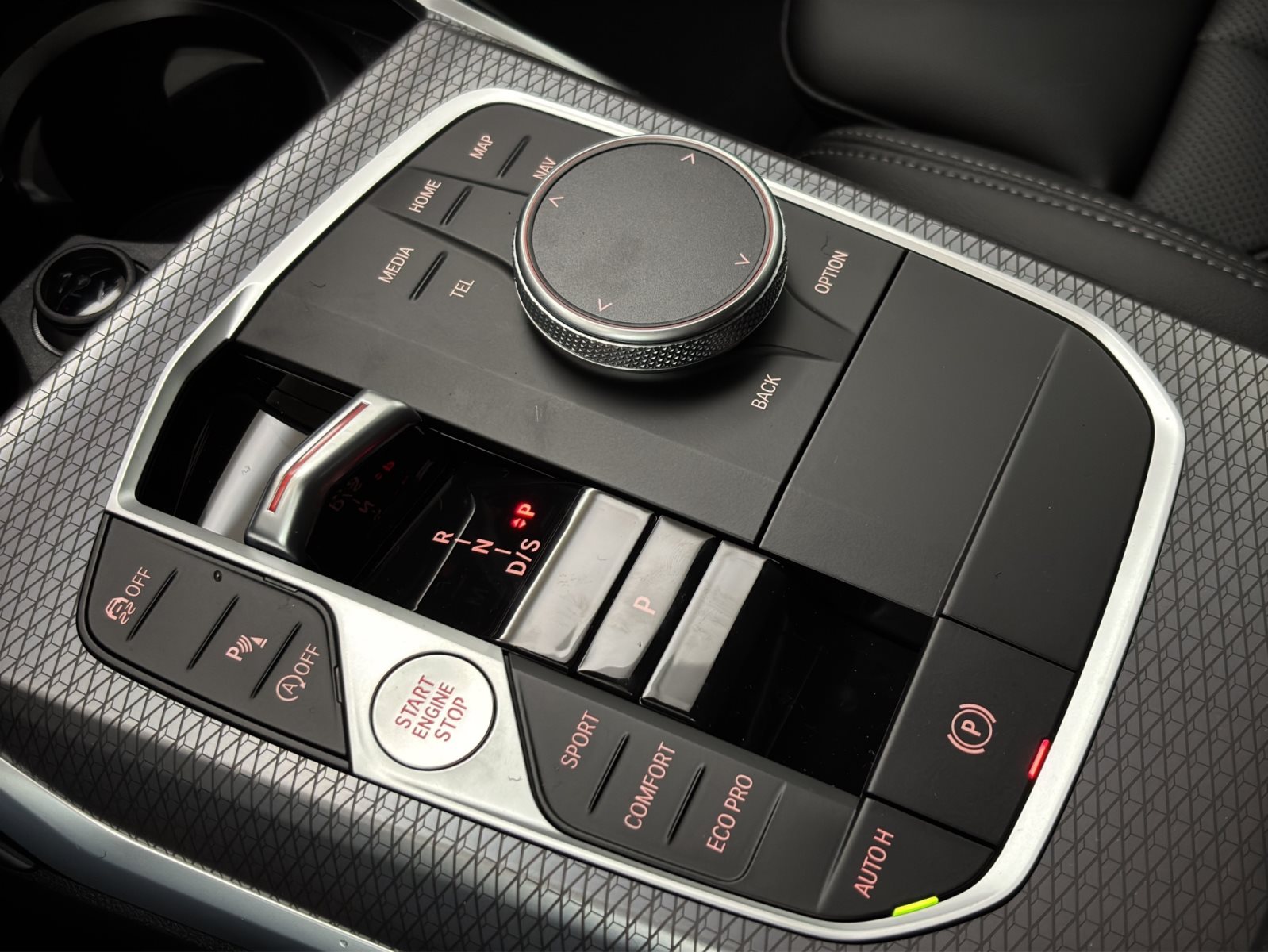 Fahrzeugabbildung BMW 318i Limousine [M Sport, LC Plus, RFK, SHZ, HiFi]