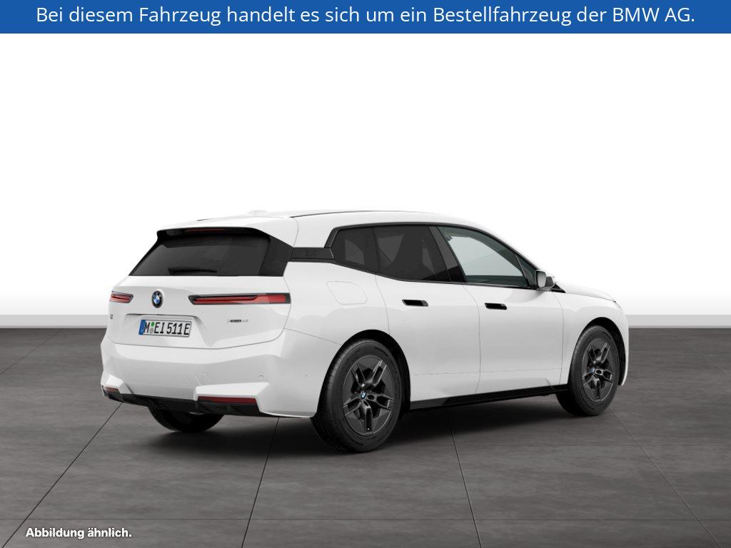 Fahrzeugabbildung BMW iX xDrive45