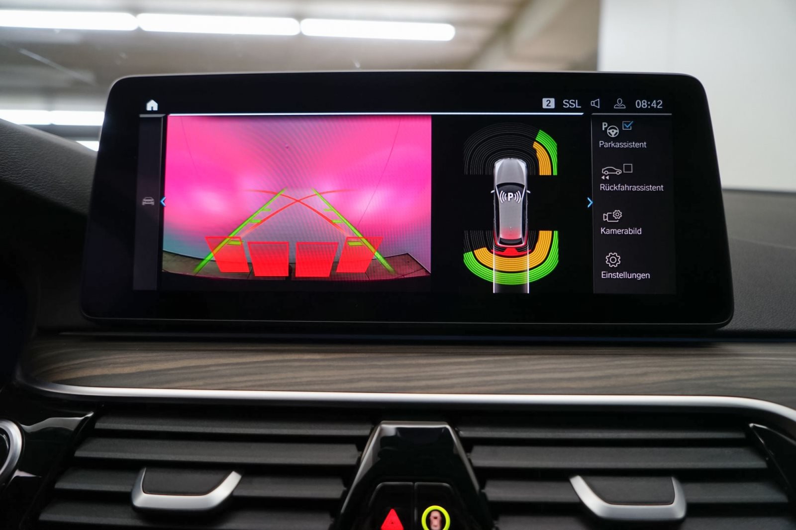 Fahrzeugabbildung BMW 530e xDrive Touring [M Sport, HUD, AHK, ACC, RFK]