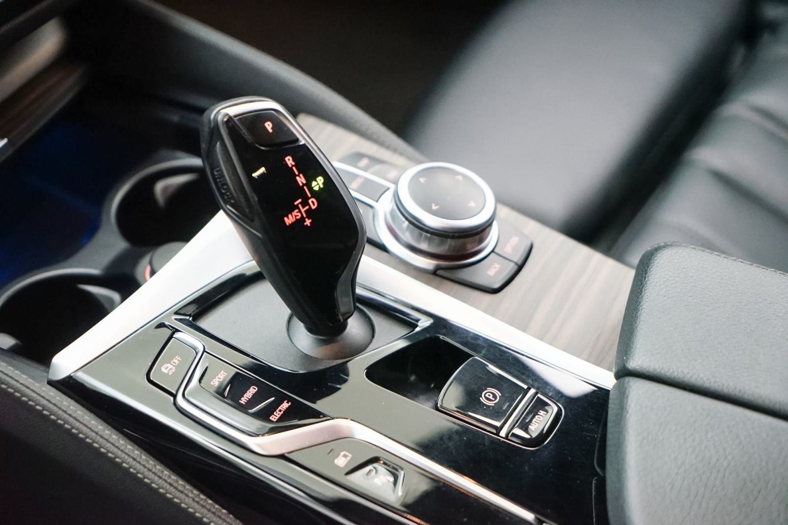 Fahrzeugabbildung BMW 530e xDrive Touring [M Sport, HUD, AHK, ACC, RFK]