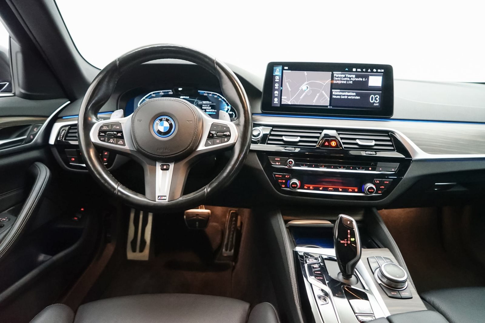 Fahrzeugabbildung BMW 530e xDrive Touring [M Sport, HUD, AHK, ACC, RFK]