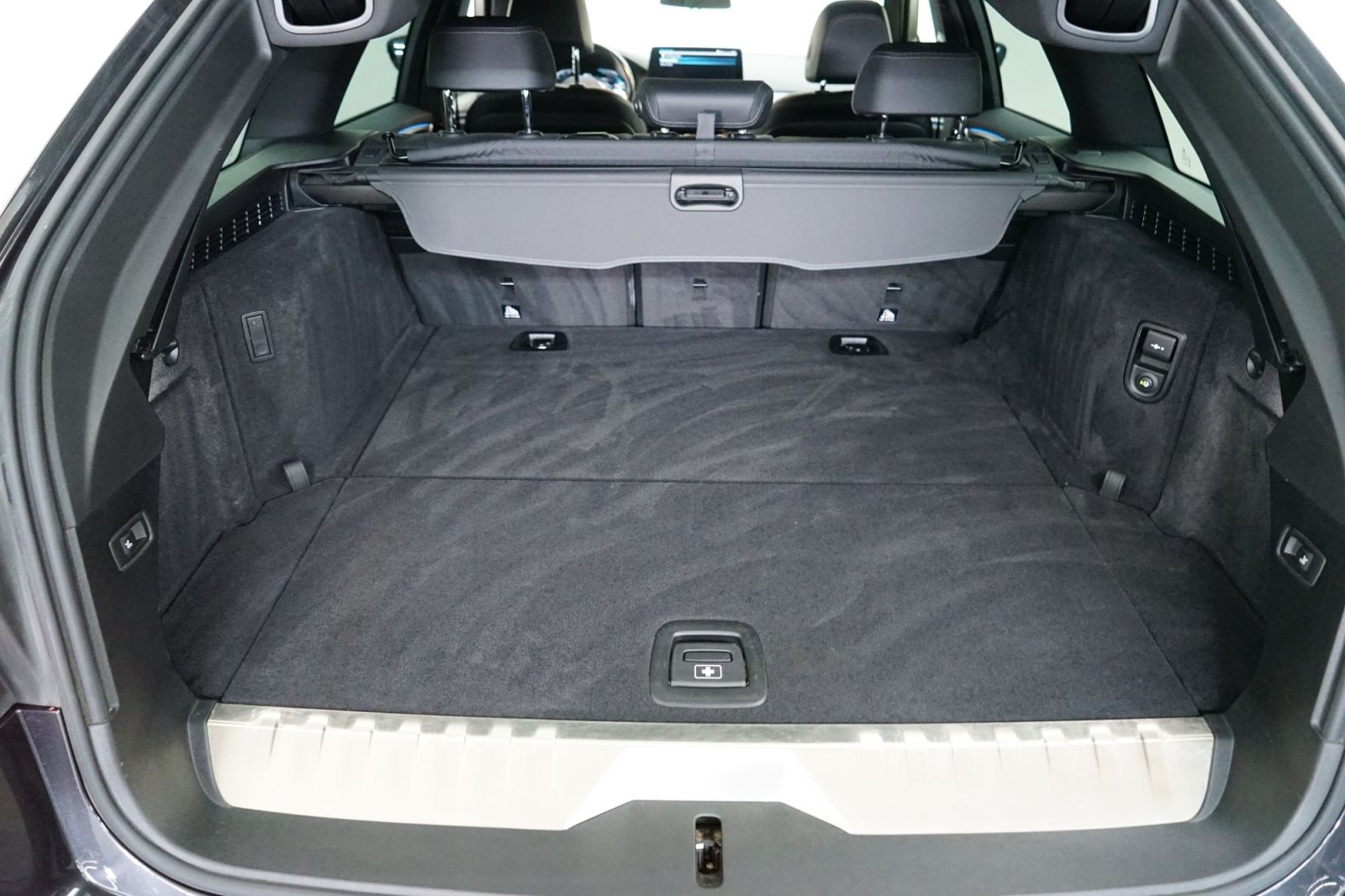 Fahrzeugabbildung BMW 530e xDrive Touring [M Sport, HUD, AHK, ACC, RFK]