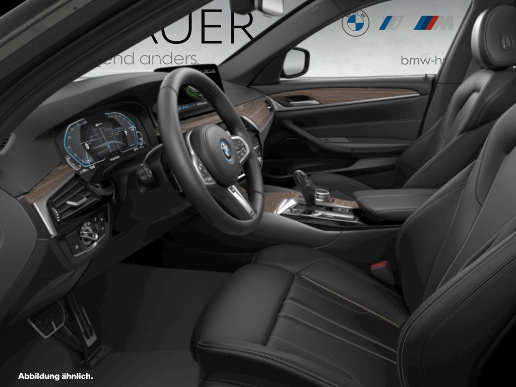 Fahrzeugabbildung BMW 530e xDrive Touring [M Sport, HUD, AHK, ACC, RFK]