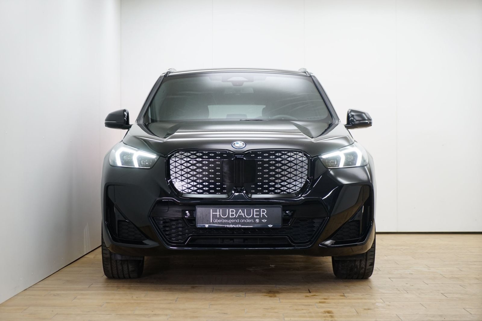 Fahrzeugabbildung BMW iX1 xDrive30 [M Sport, HUD, AHK, ACC, 360°, LRH]