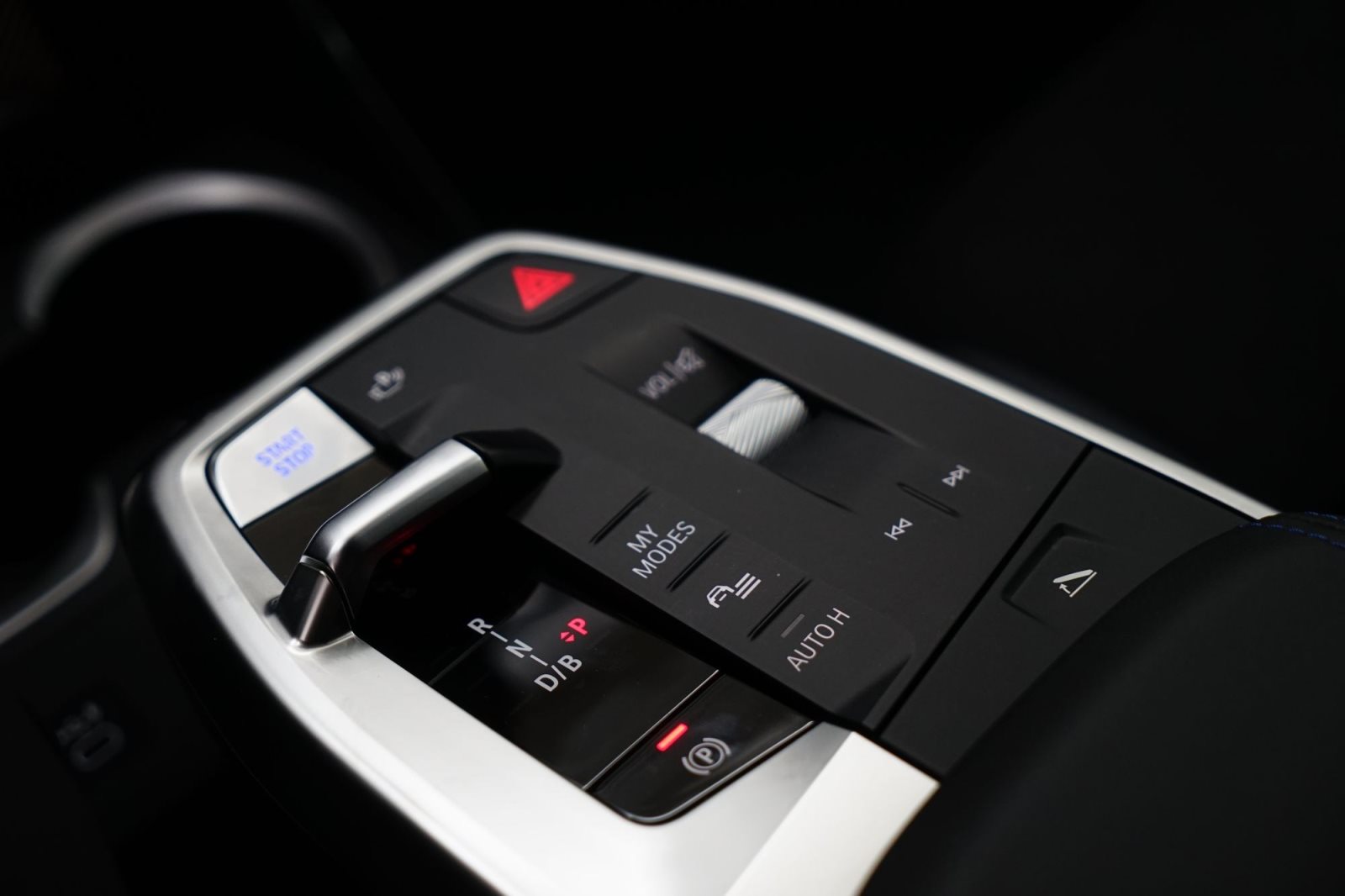 Fahrzeugabbildung BMW iX1 xDrive30 [M Sport, HUD, AHK, ACC, 360°, LRH]