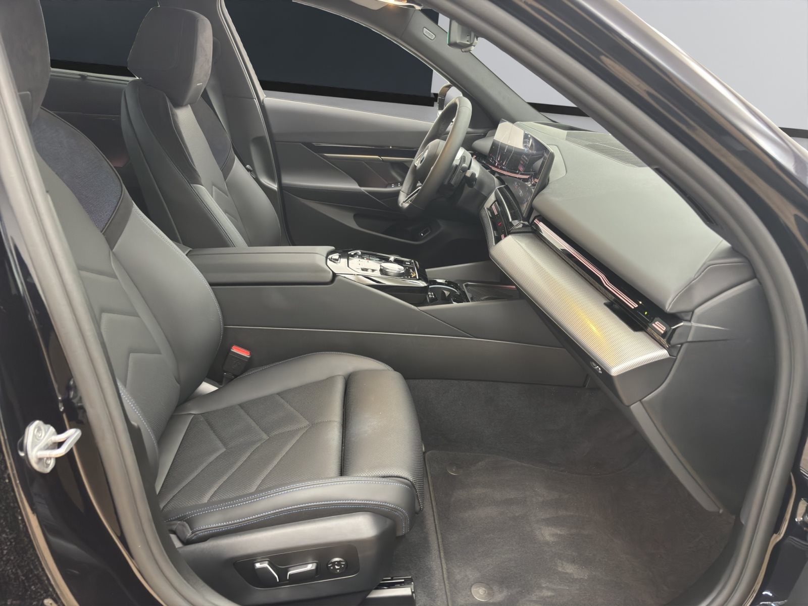 Fahrzeugabbildung BMW 540d xDrive Limousine [M Sport, LC Prof., 360°]