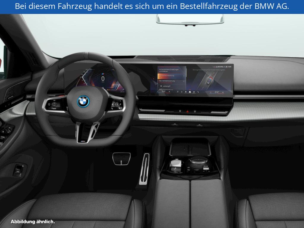 Fahrzeugabbildung BMW i5 eDrive40 Touring