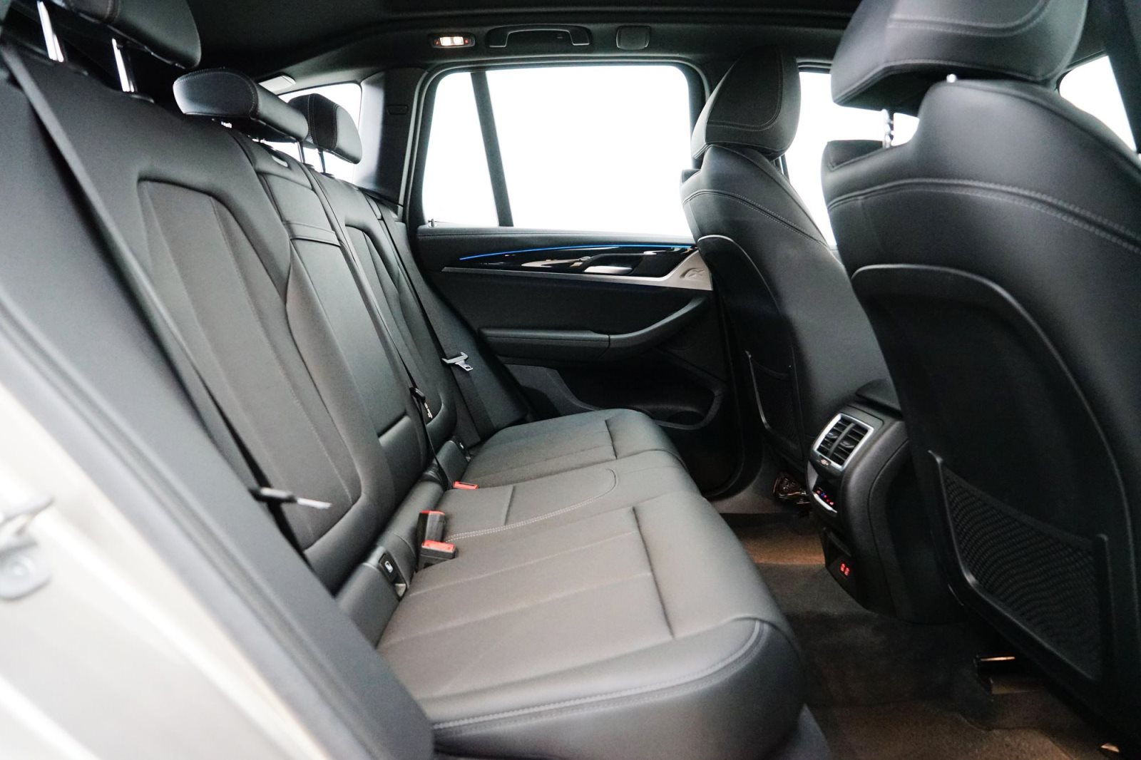 Fahrzeugabbildung BMW iX3 [Inspiring, M Sport, Live Cockpit Prof.]