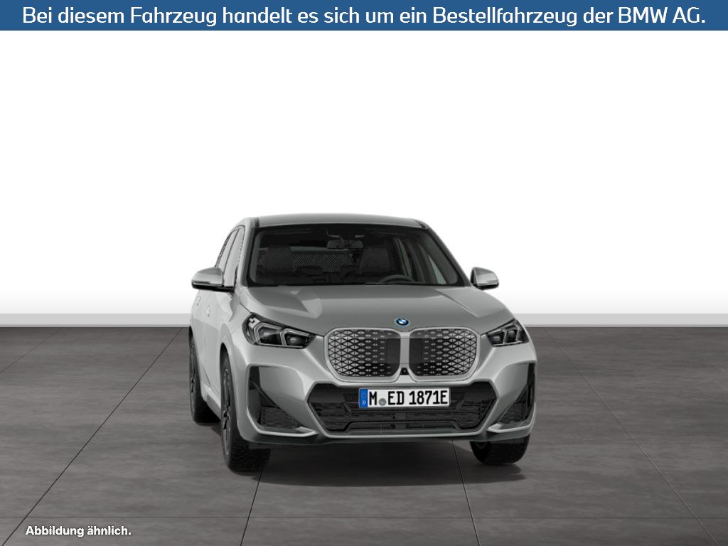 Fahrzeugabbildung BMW iX1 xDrive30
