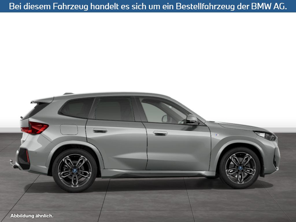 Fahrzeugabbildung BMW iX1 xDrive30