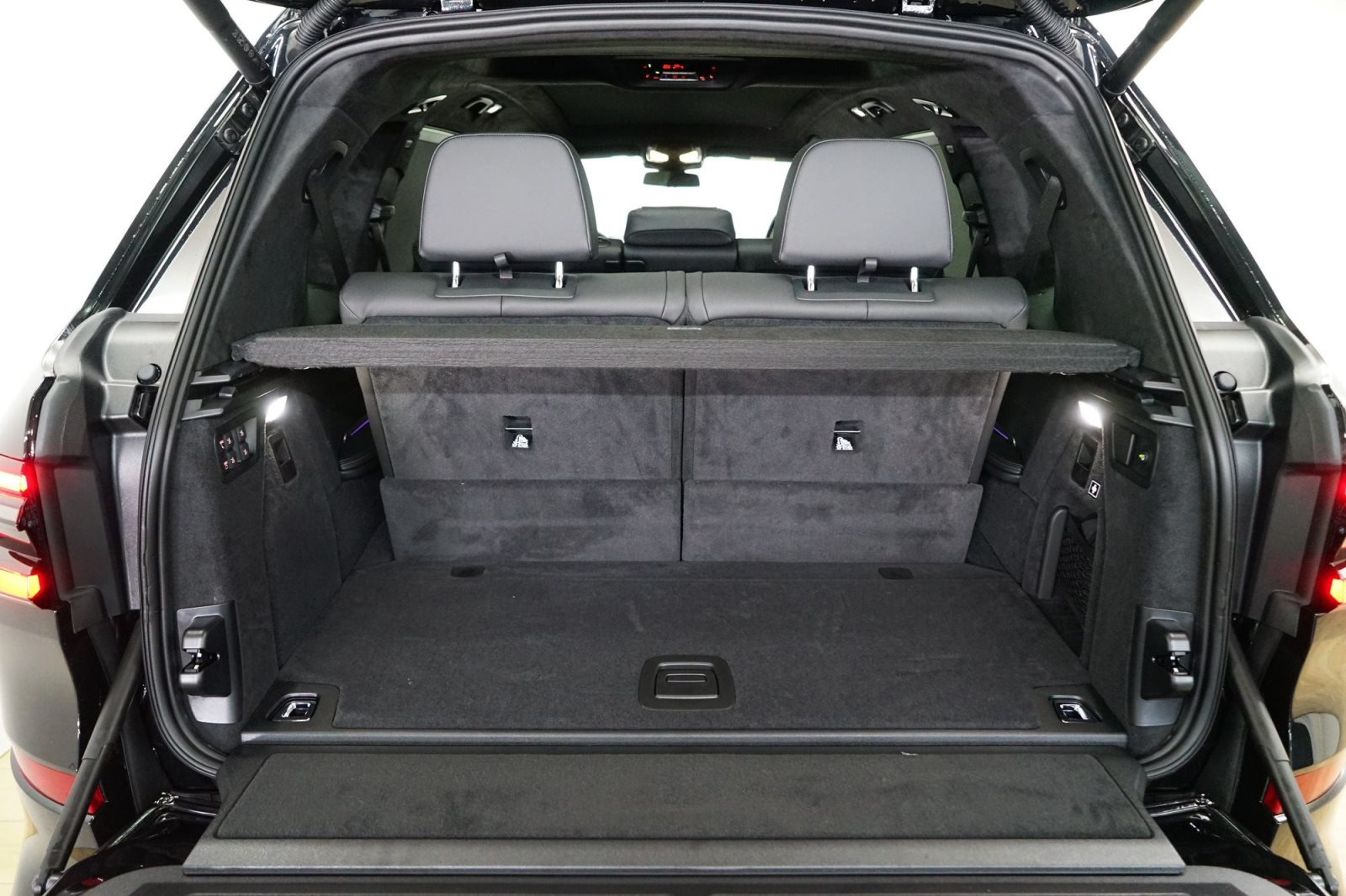 Fahrzeugabbildung BMW X7 xDrive40d [M Sport, HUD, AHK, ACC, GSD, 22 LMR]