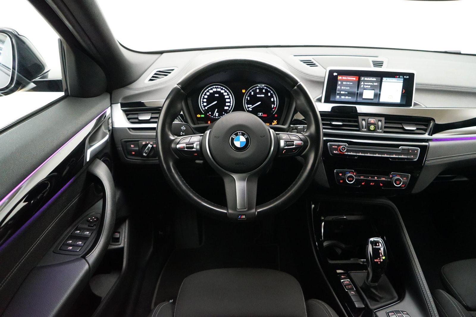 Fahrzeugabbildung BMW X2 sDrive18i [Advantage+, Navi, LED, RFK, 18 ]