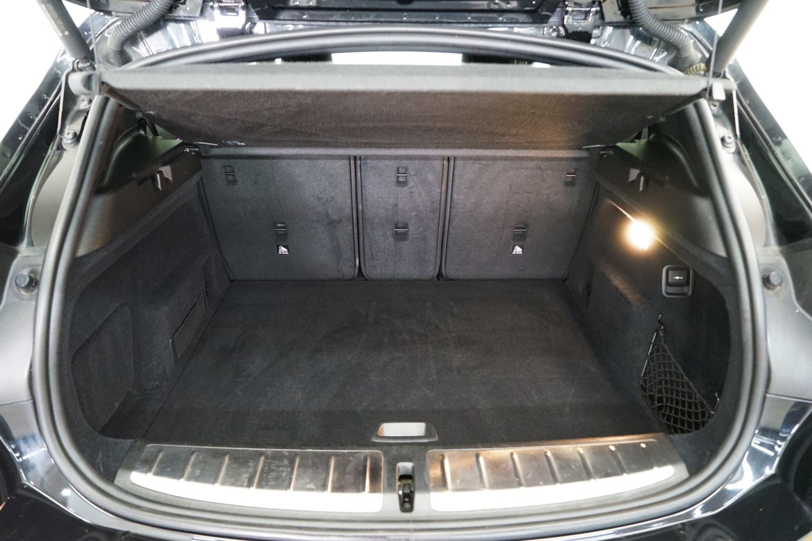 Fahrzeugabbildung BMW X2 sDrive18i [Advantage+, Navi, LED, RFK, 18 ]
