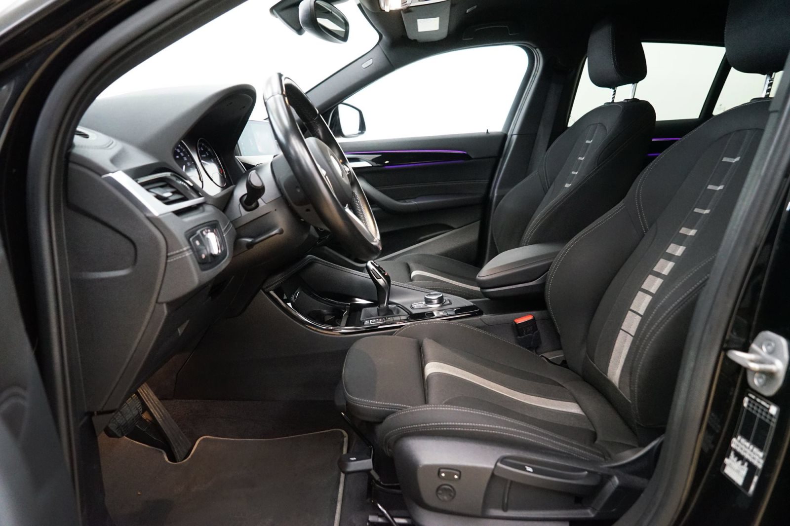 Fahrzeugabbildung BMW X2 sDrive18i [Advantage+, Navi, LED, RFK, 18 ]