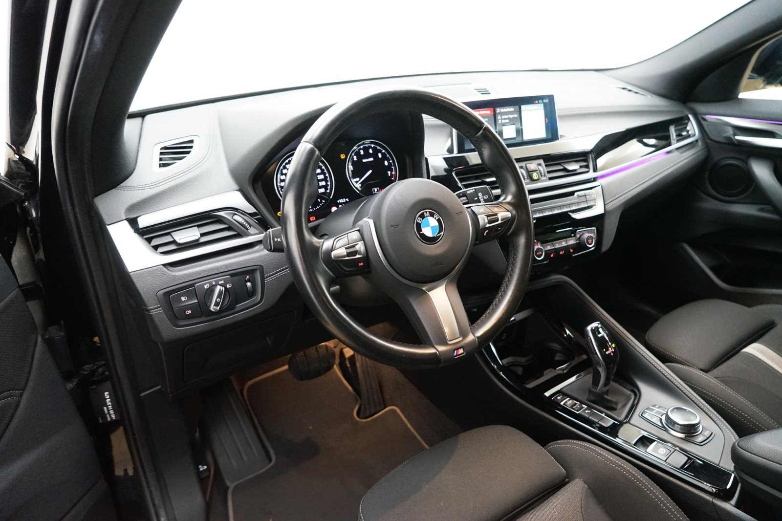 Fahrzeugabbildung BMW X2 sDrive18i [Advantage+, Navi, LED, RFK, 18 ]