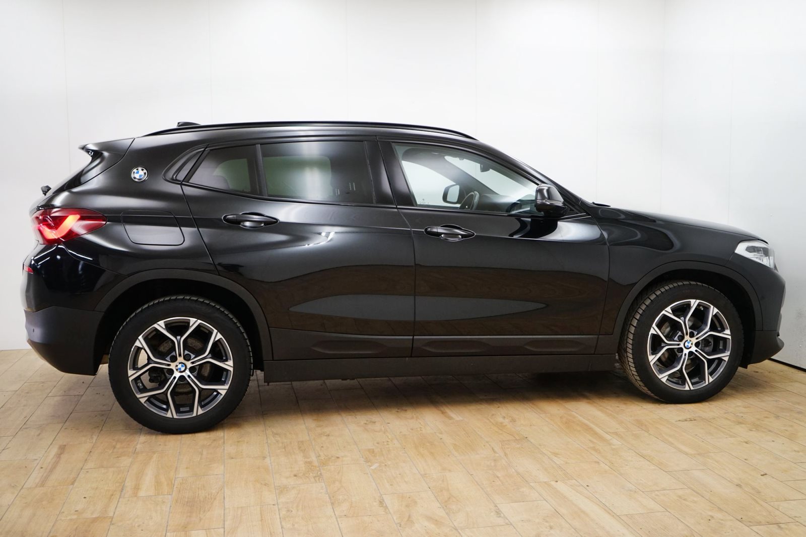Fahrzeugabbildung BMW X2 sDrive18i [Advantage+, Navi, LED, RFK, 18 ]