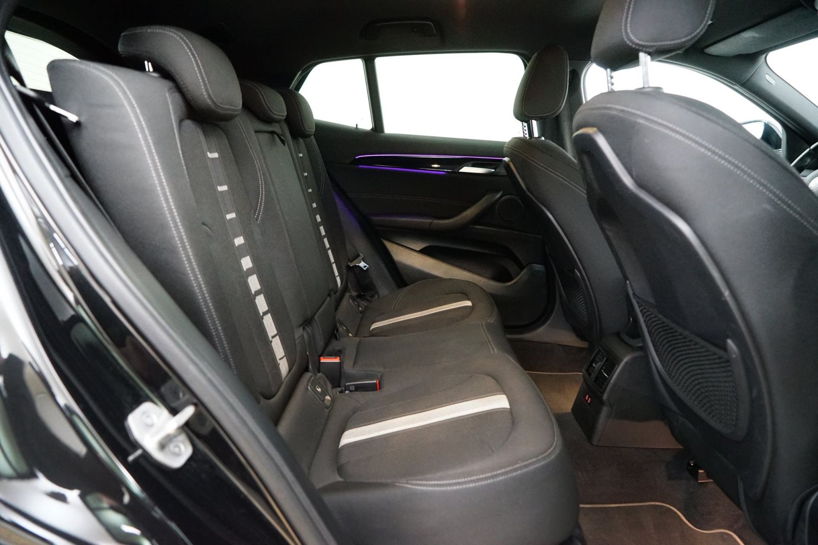 Fahrzeugabbildung BMW X2 sDrive18i [Advantage+, Navi, LED, RFK, 18 ]
