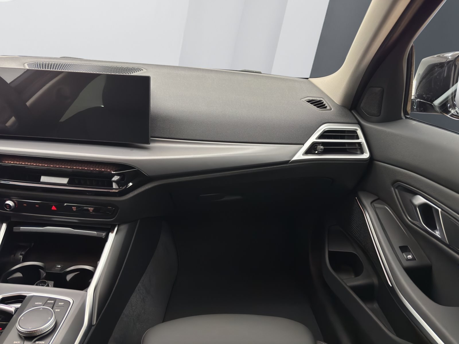 Fahrzeugabbildung BMW 320d Touring [Sport Line, AHK, ACC, RFK, HiFi, 18 LMR]