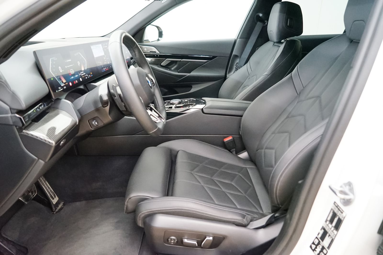 Fahrzeugabbildung BMW 540d xDrive Touring [M Sport, B&W Sound, AHK]