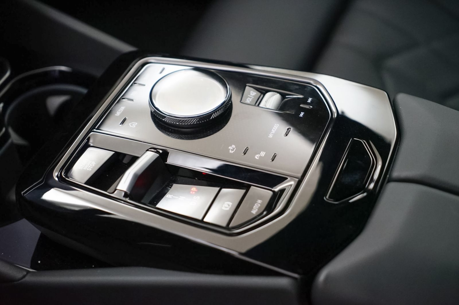 Fahrzeugabbildung BMW 540d xDrive Touring [M Sport, B&W Sound, AHK]
