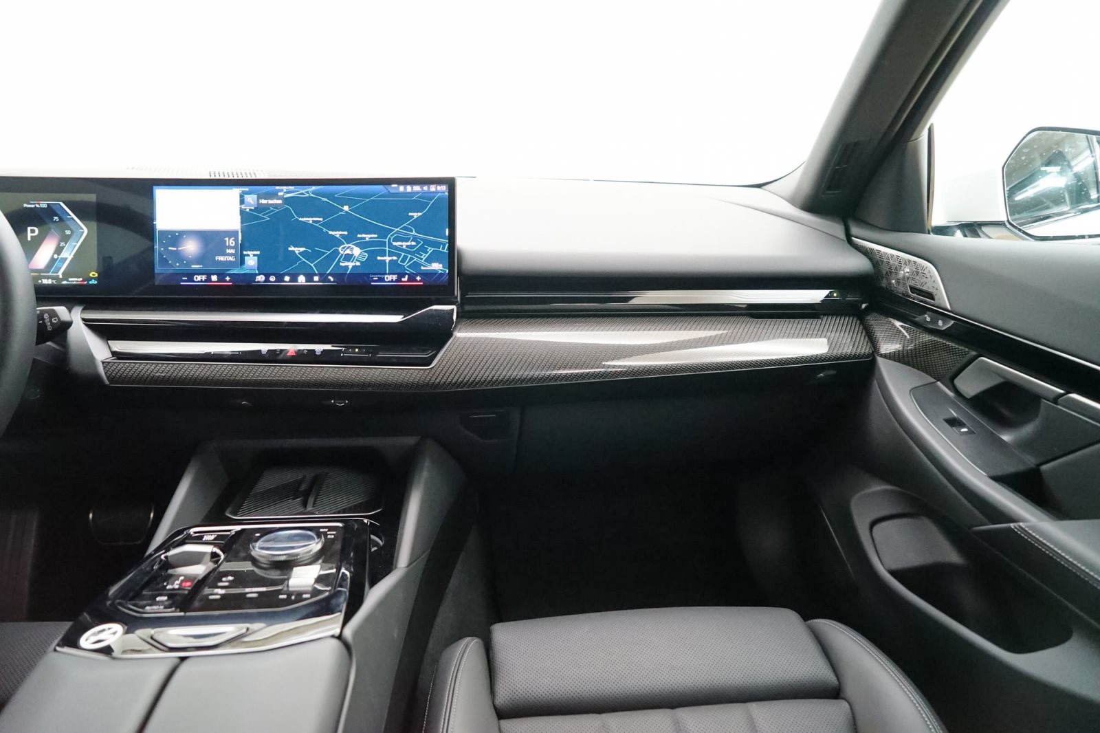 Fahrzeugabbildung BMW 540d xDrive Touring [M Sport, B&W Sound, AHK]