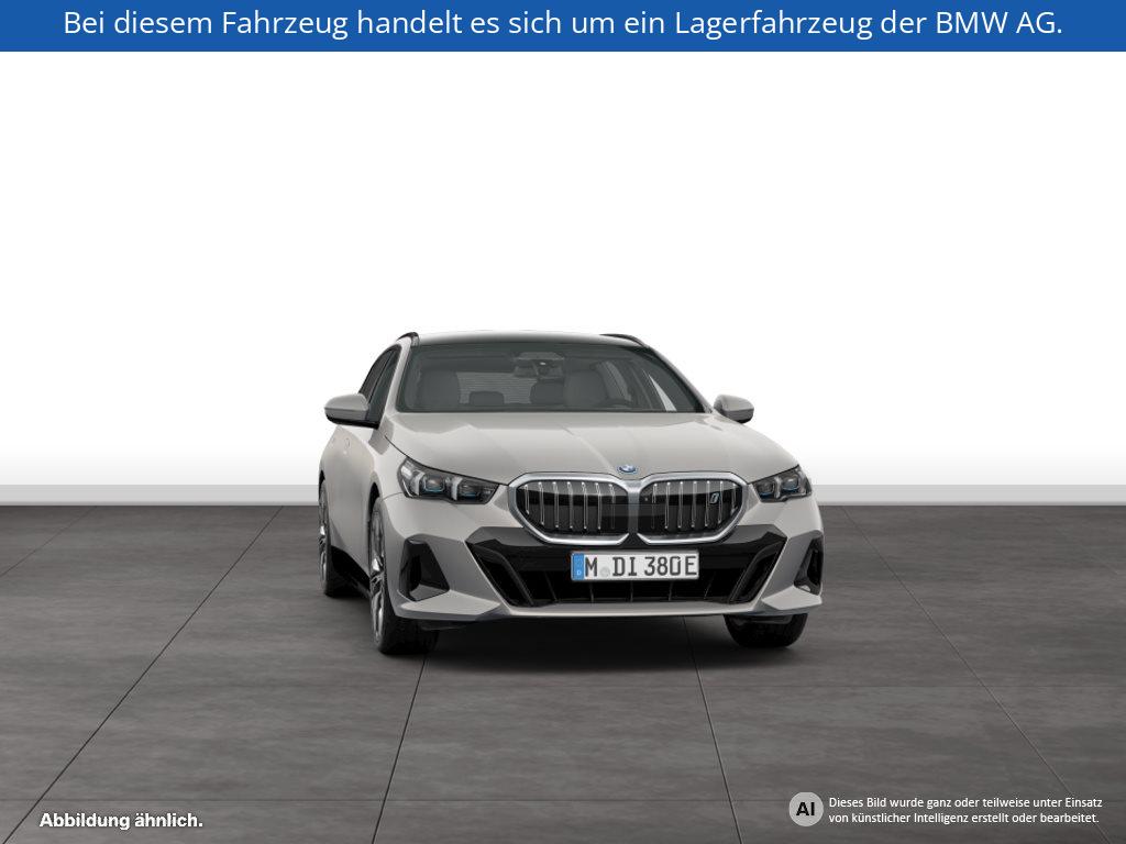 Fahrzeugabbildung BMW i5 xDrive40 Touring