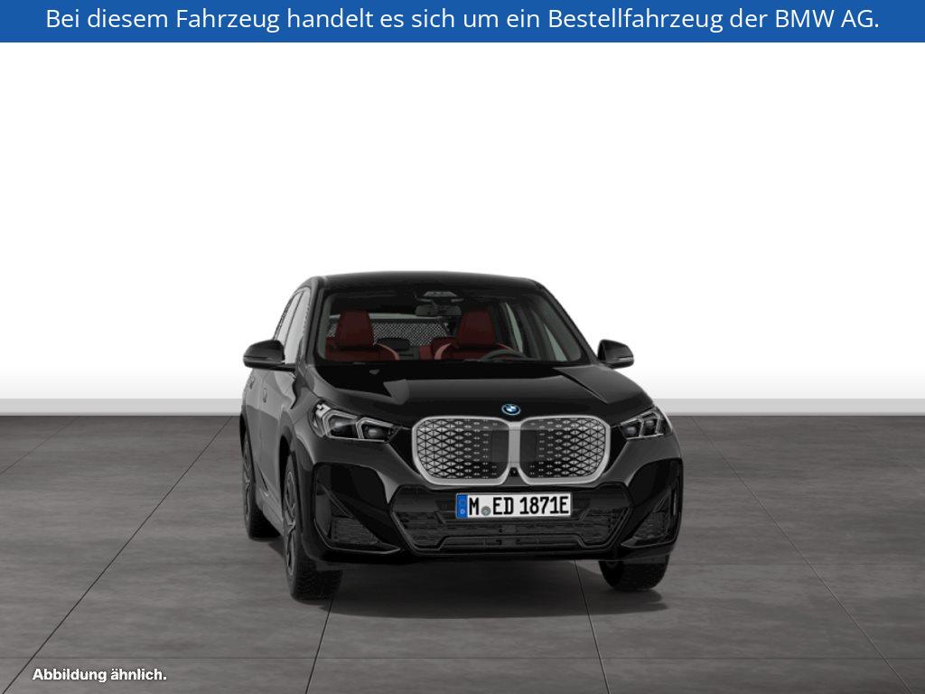 Fahrzeugabbildung BMW iX1 xDrive30