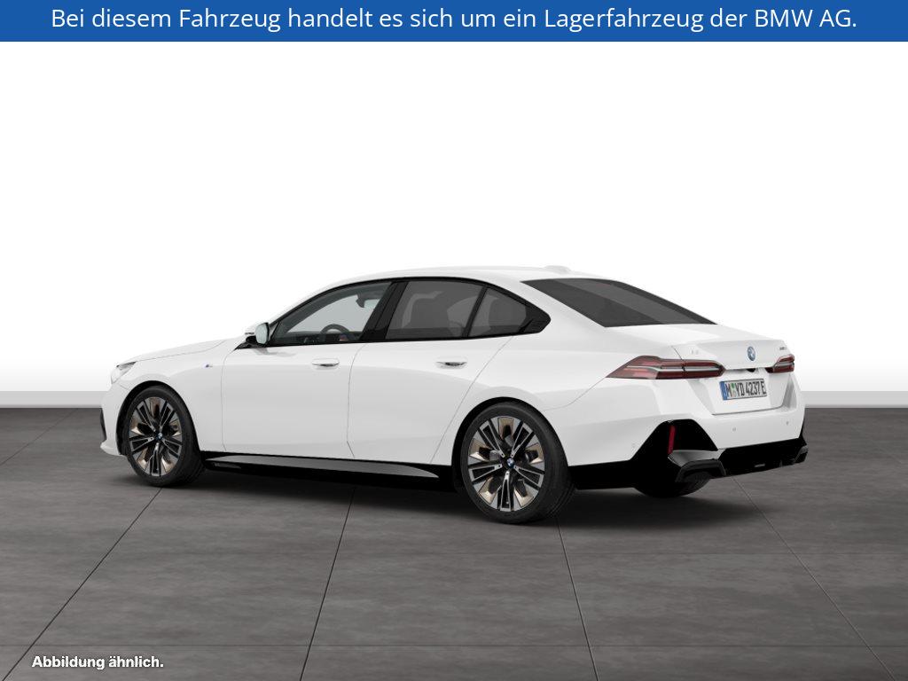 Fahrzeugabbildung BMW i5 eDrive40 Limousine