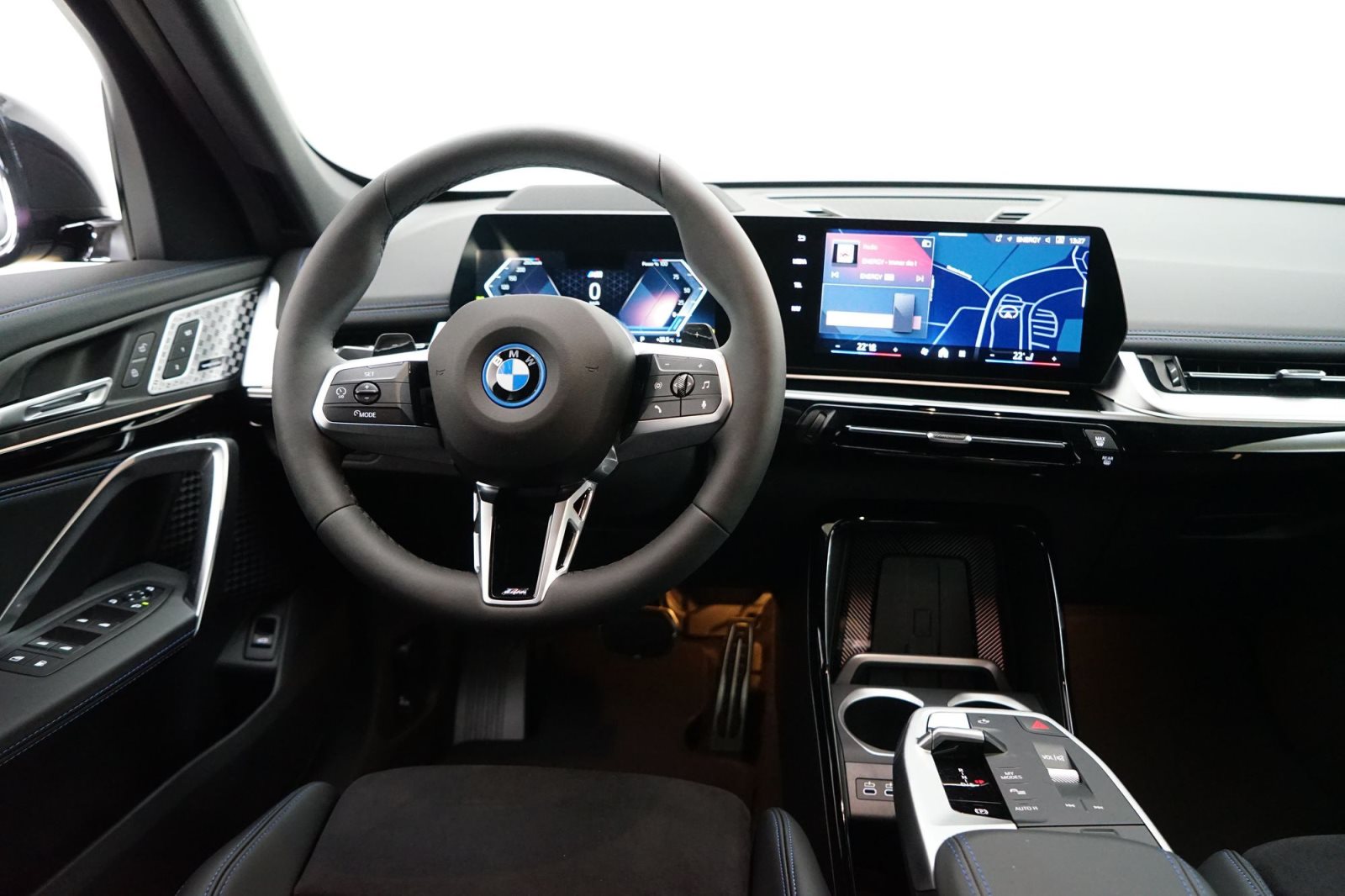 Fahrzeugabbildung BMW X1 xDrive30e [M Sport, HUD, AHK, ACC, Sitze elektr.]