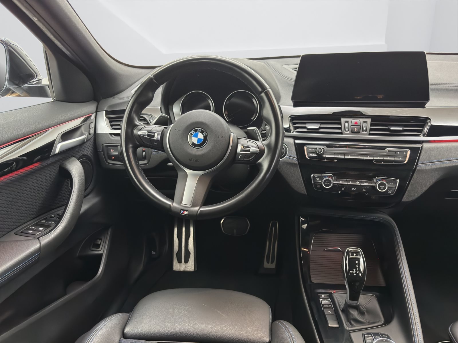 Fahrzeugabbildung BMW X2 sDrive20i [M Sport X, HUD, RFK, Pano, Navi+]
