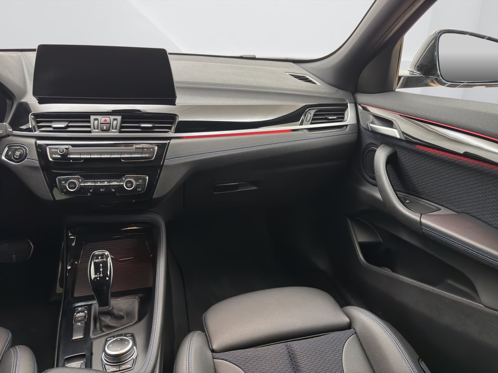 Fahrzeugabbildung BMW X2 sDrive20i [M Sport X, HUD, RFK, Pano, Navi+]