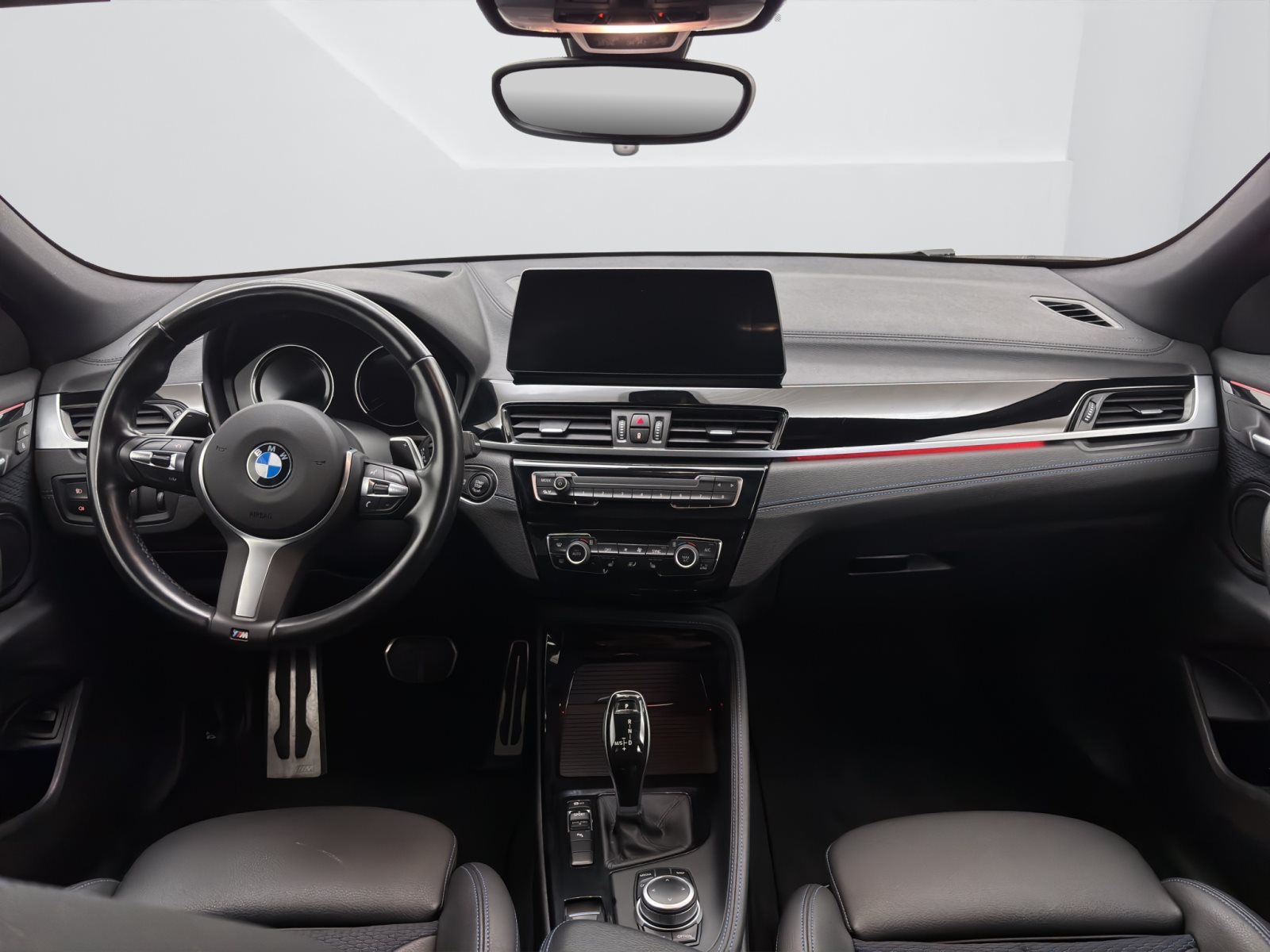 Fahrzeugabbildung BMW X2 sDrive20i [M Sport X, HUD, RFK, Pano, Navi+]