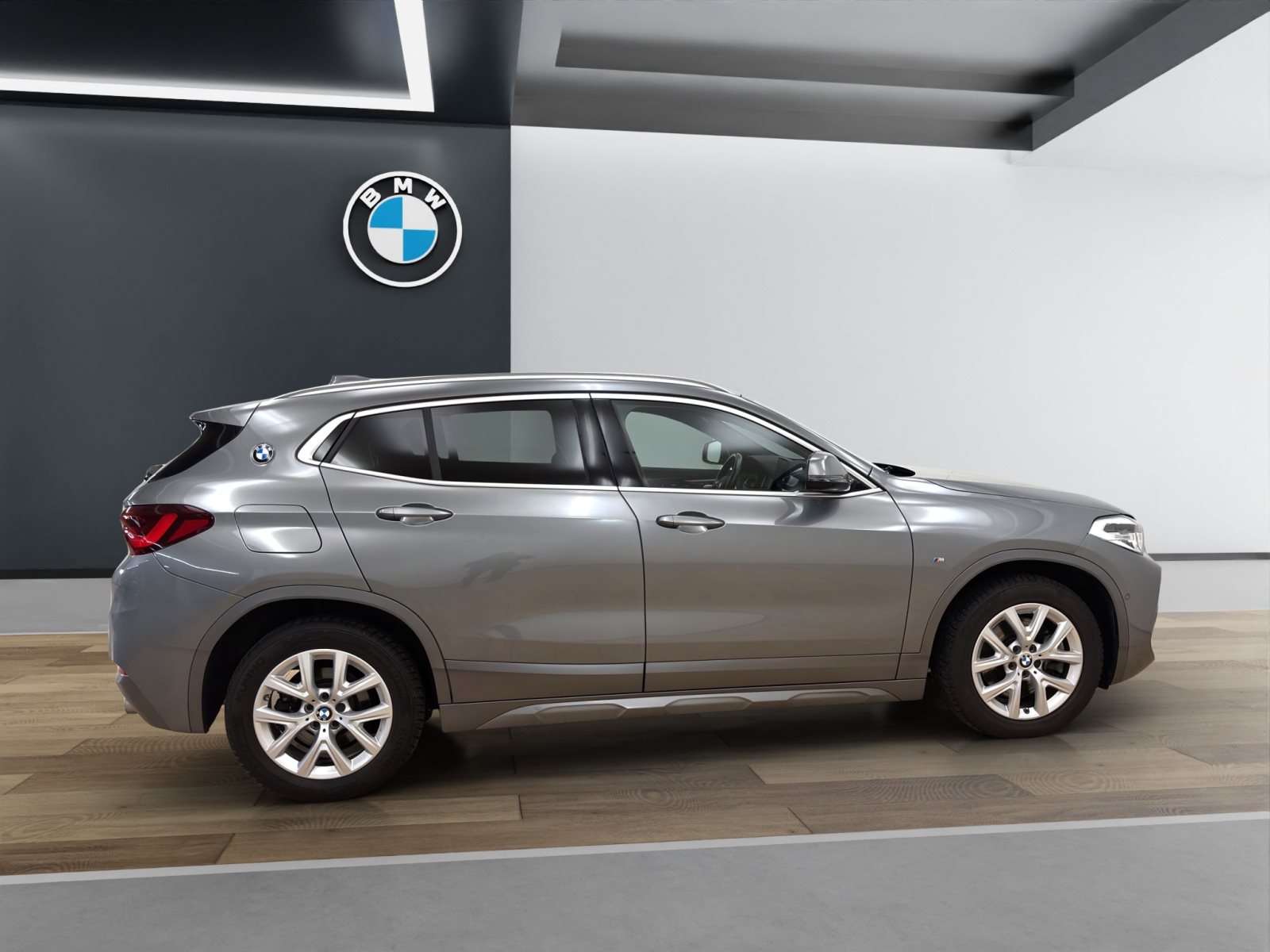 Fahrzeugabbildung BMW X2 sDrive20i [M Sport X, HUD, RFK, Pano, Navi+]