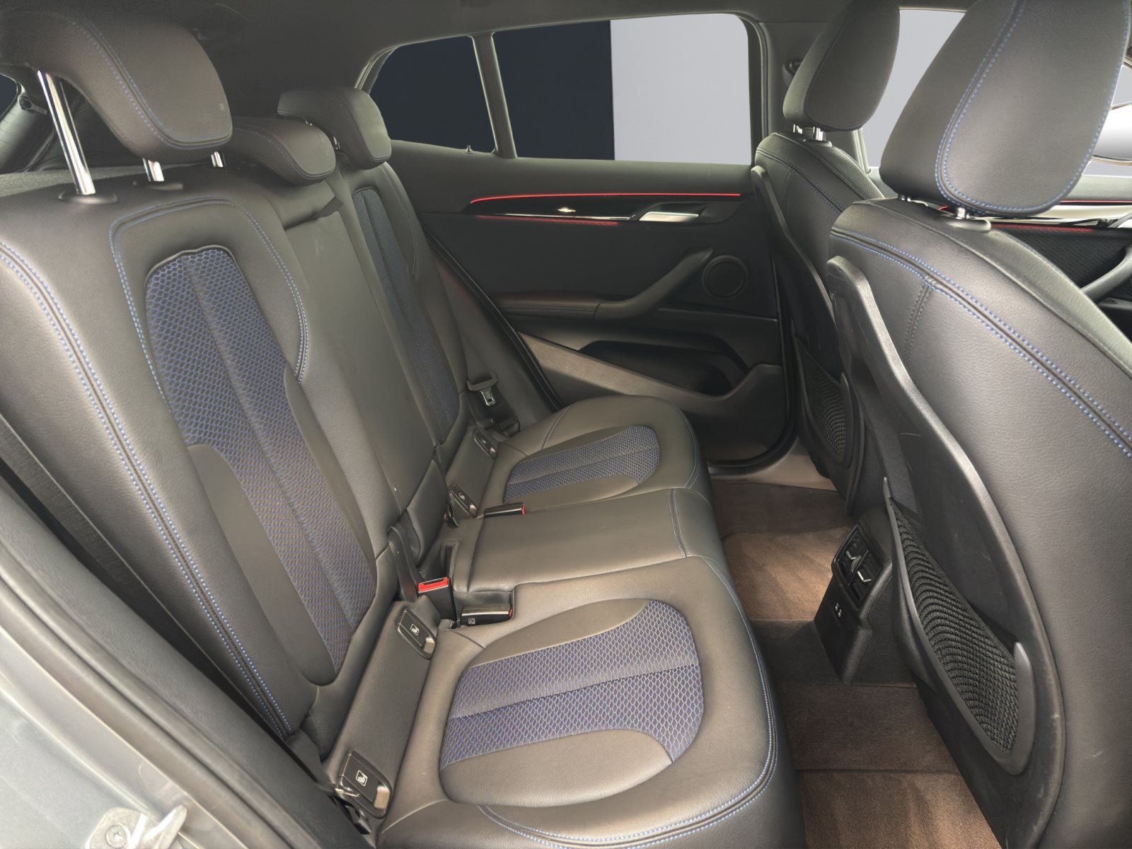 Fahrzeugabbildung BMW X2 sDrive20i [M Sport X, HUD, RFK, Pano, Navi+]