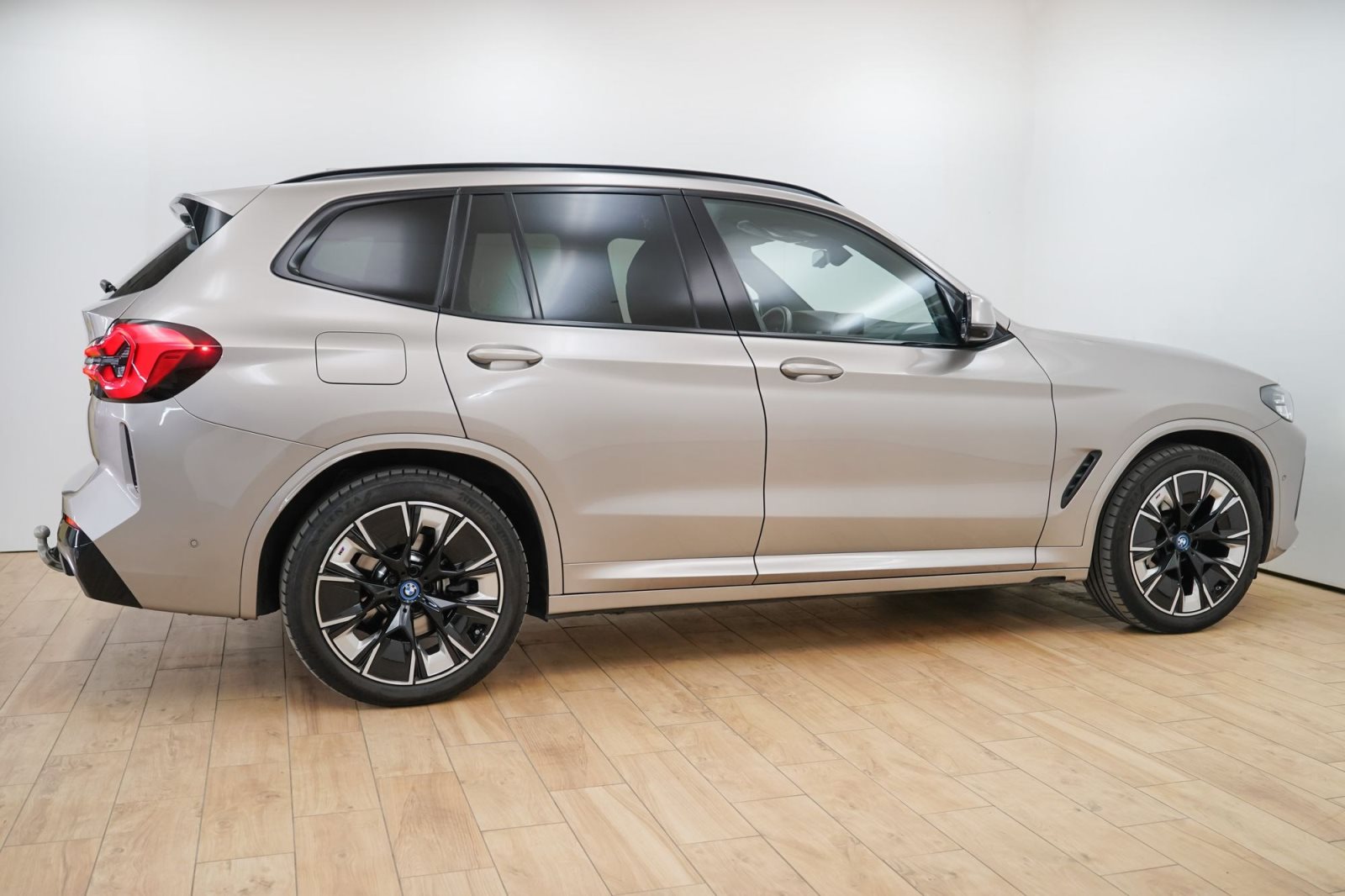Fahrzeugabbildung BMW iX3 [Impressive, M Sport, AHK, 20 LMR, HUD]