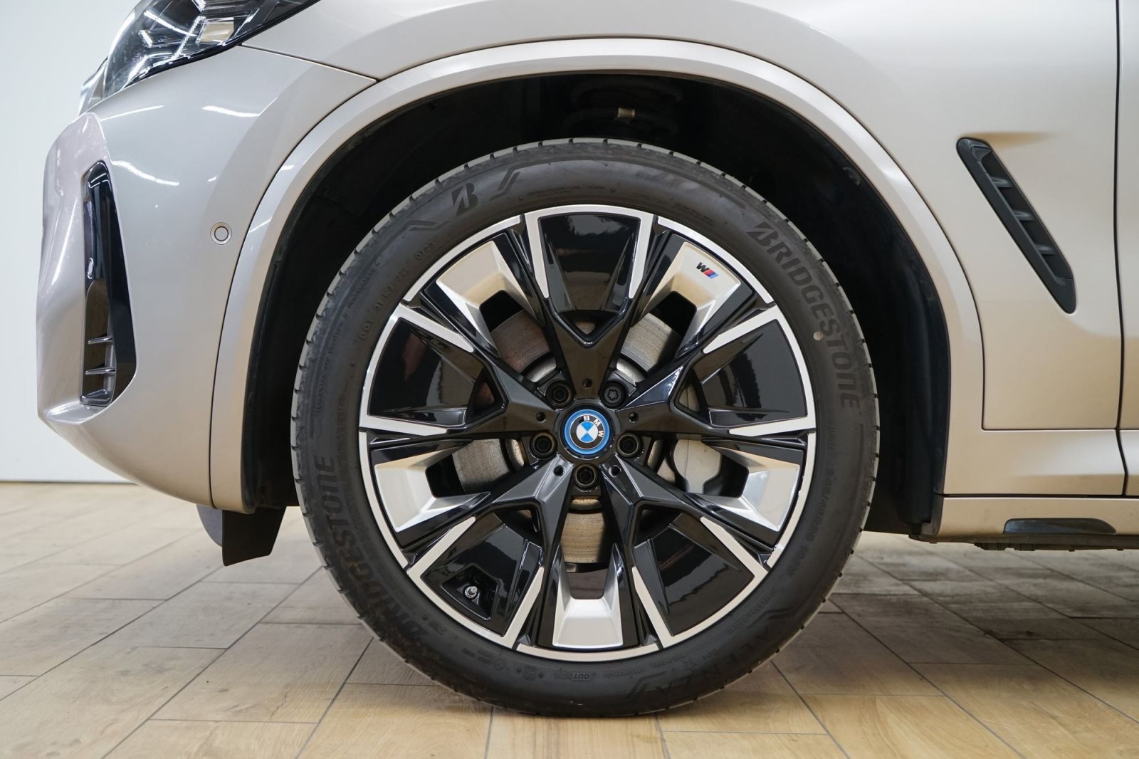 Fahrzeugabbildung BMW iX3 [Impressive, M Sport, AHK, 20 LMR, HUD]