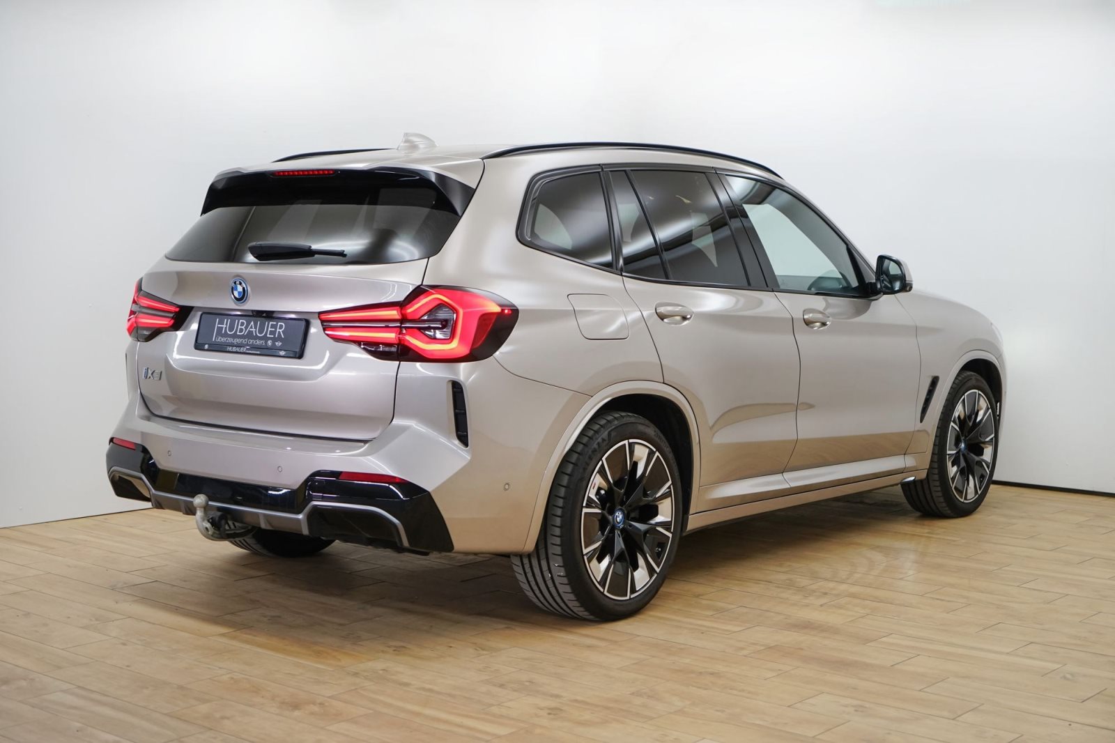 Fahrzeugabbildung BMW iX3 [Impressive, M Sport, AHK, 20 LMR, HUD]