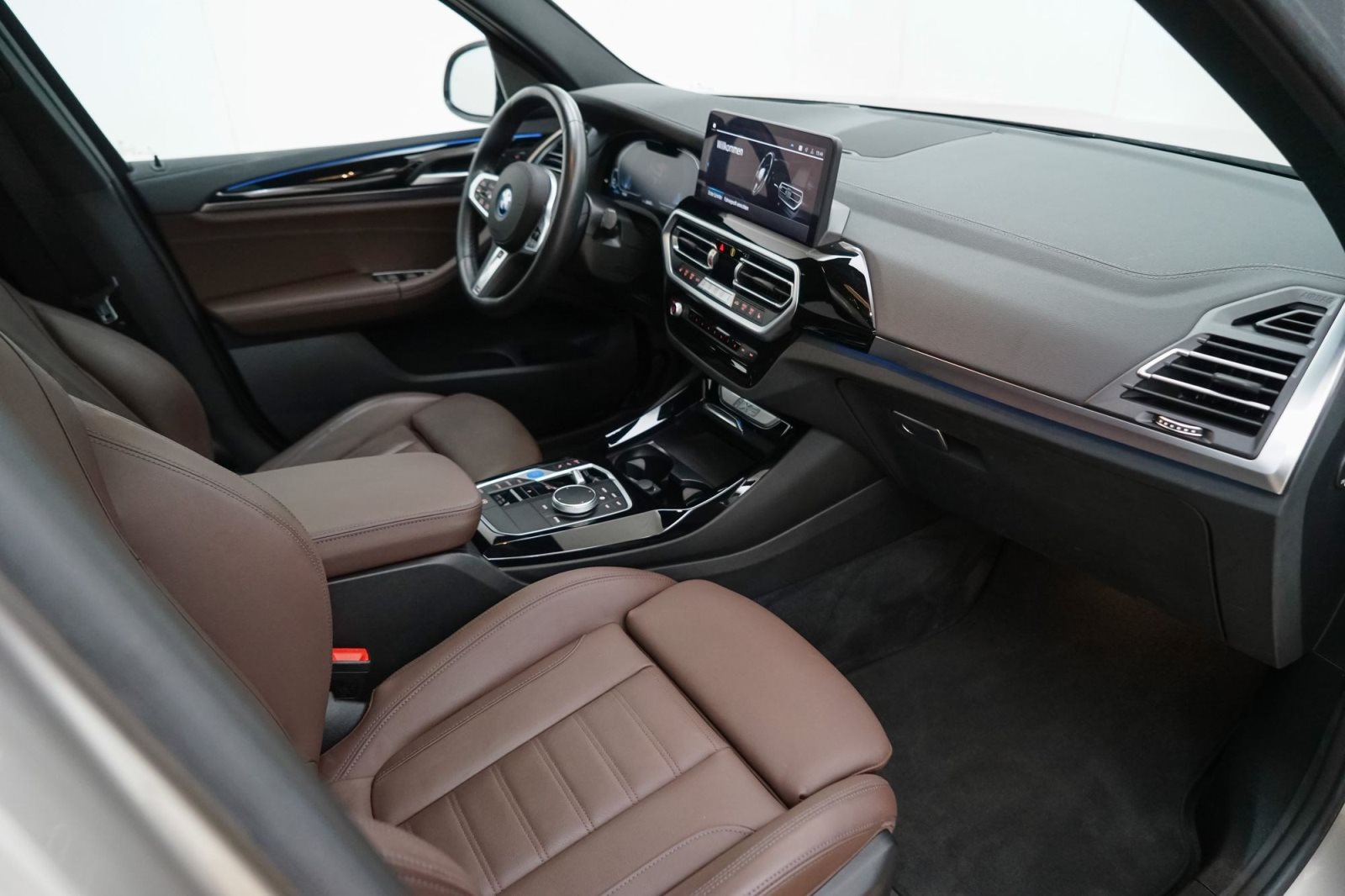 Fahrzeugabbildung BMW iX3 [Impressive, M Sport, AHK, 20 LMR, HUD]