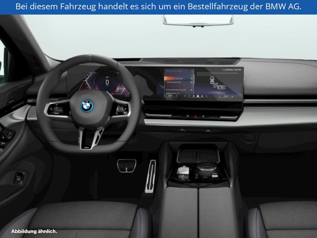 Fahrzeugabbildung BMW i5 eDrive40 Limousine