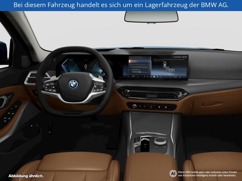 Fahrzeugabbildung BMW 330e xDrive Limousine