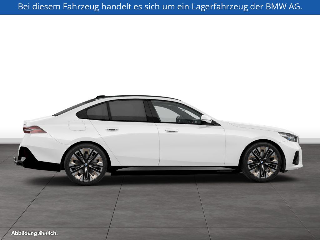 Fahrzeugabbildung BMW i5 xDrive40