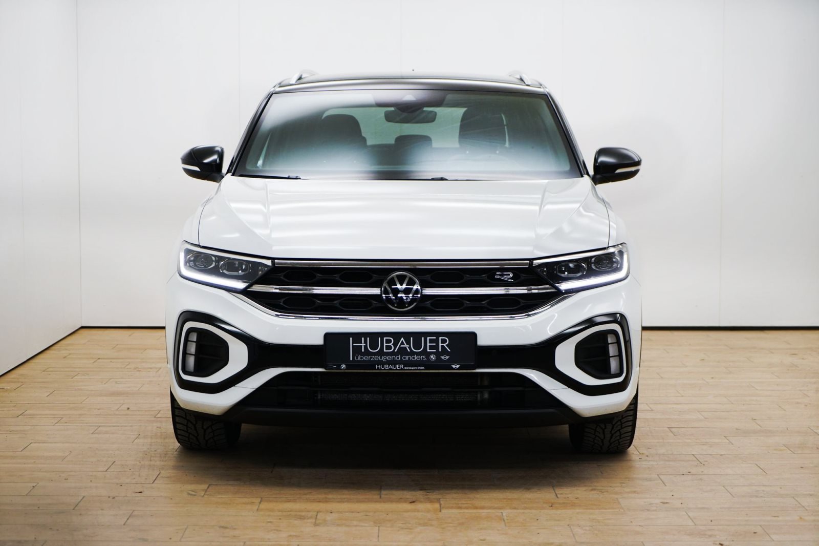 Fahrzeugabbildung Volkswagen T-Roc 2.0 TSI Aut. [R-Line, Navi, AHK, RFK, SHZ]