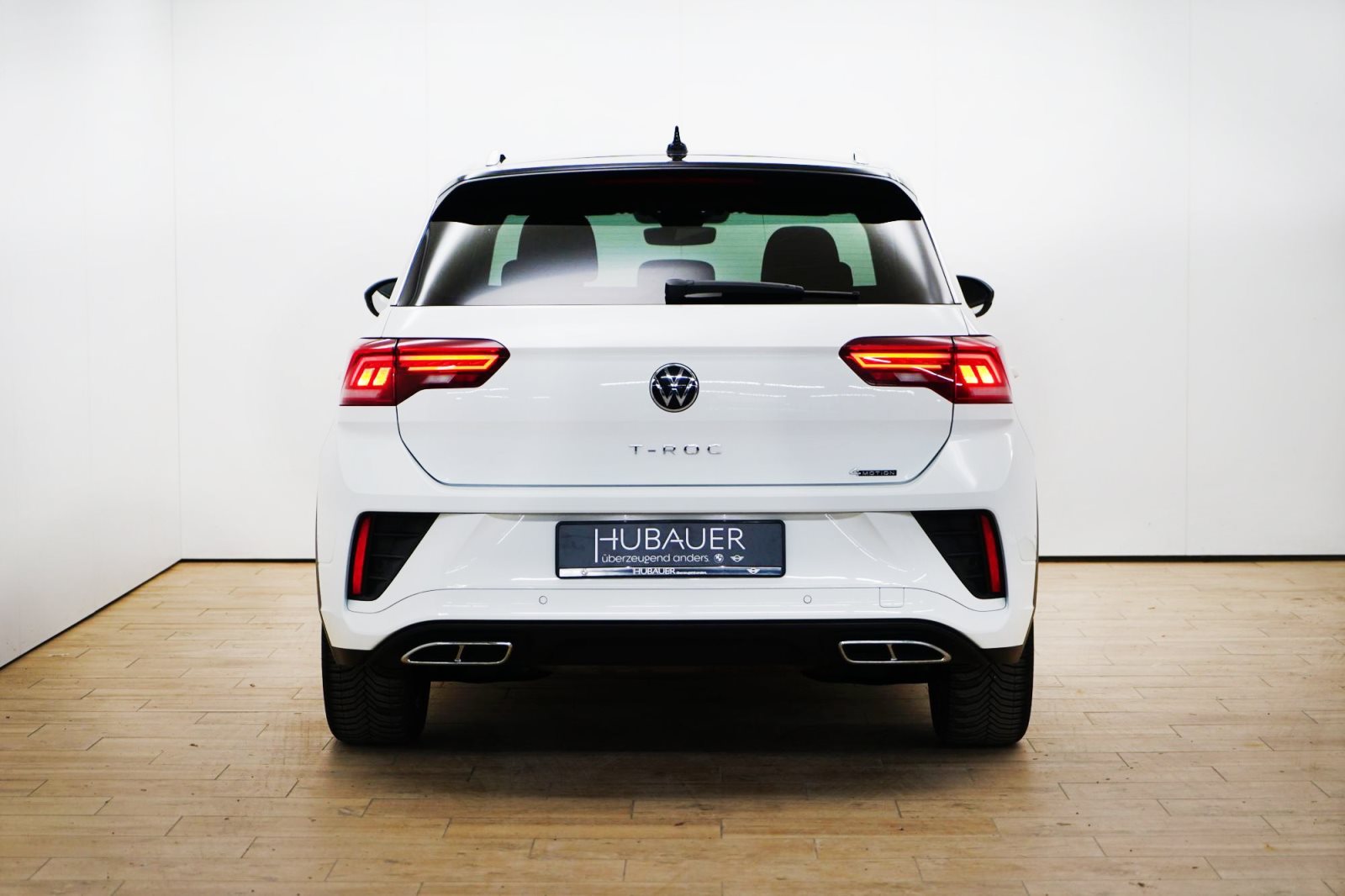 Fahrzeugabbildung Volkswagen T-Roc 2.0 TSI Aut. [R-Line, Navi, AHK, RFK, SHZ]