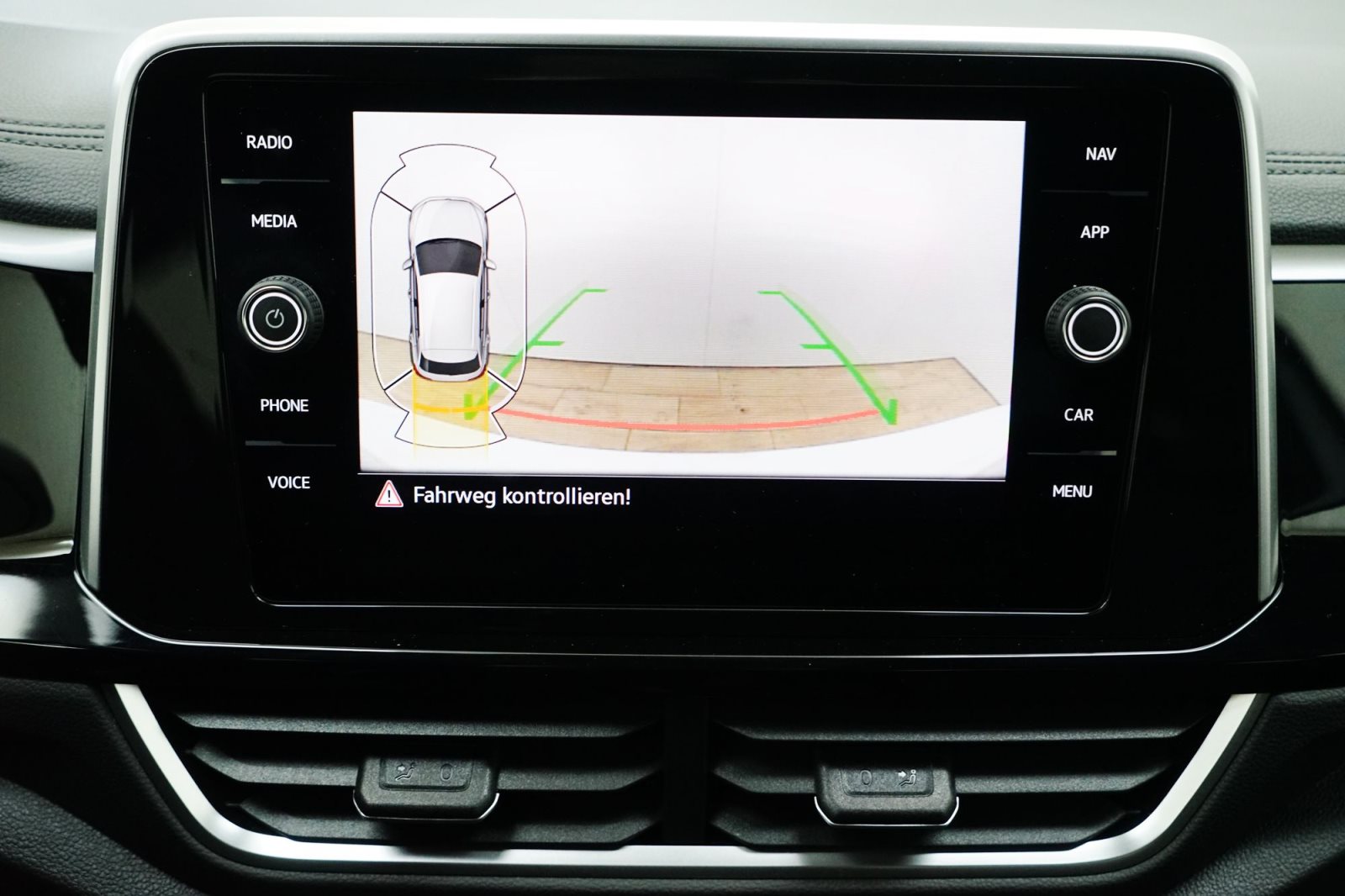 Fahrzeugabbildung Volkswagen T-Roc 2.0 TSI Aut. [R-Line, Navi, AHK, RFK, SHZ]