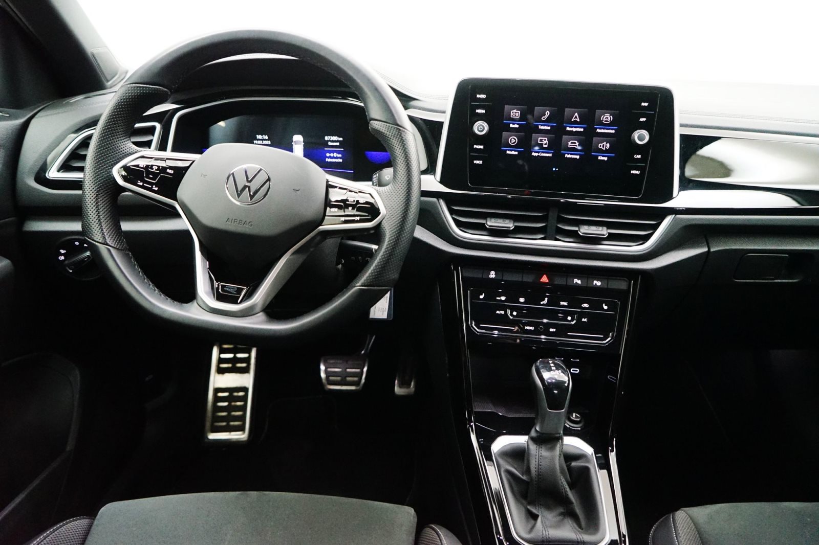 Fahrzeugabbildung Volkswagen T-Roc 2.0 TSI Aut. [R-Line, Navi, AHK, RFK, SHZ]