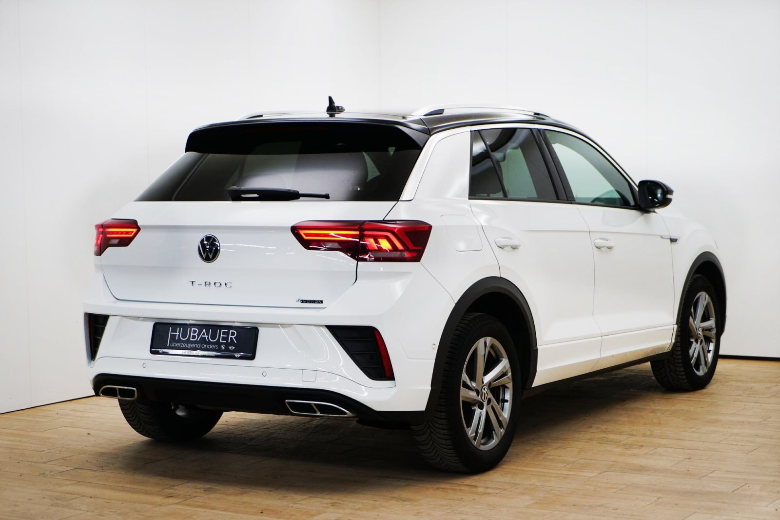 Fahrzeugabbildung Volkswagen T-Roc 2.0 TSI Aut. [R-Line, Navi, AHK, RFK, SHZ]