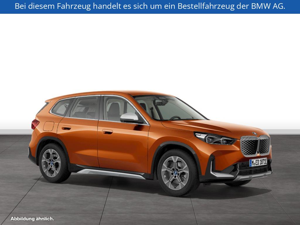 Fahrzeugabbildung BMW iX1 xDrive30