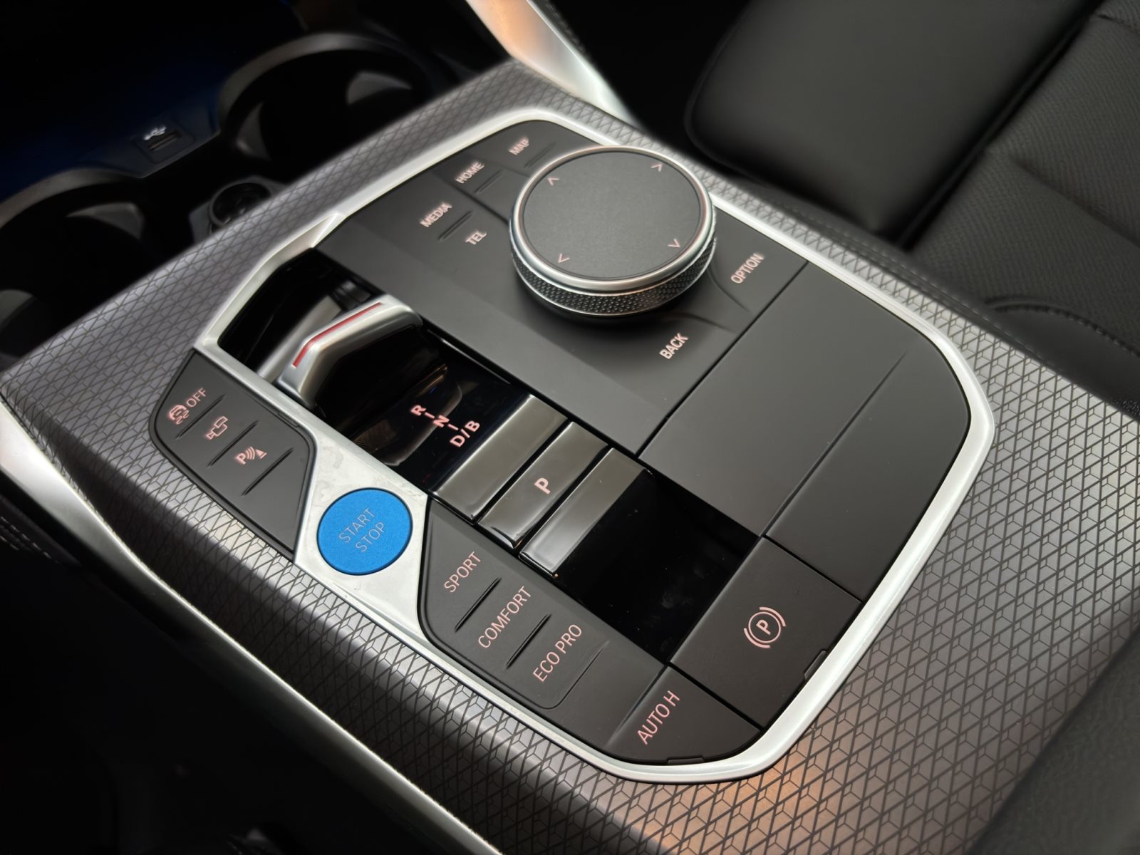 Fahrzeugabbildung BMW i4 xDrive40 [M Sport Pro, HUD, AHK, ACC, 19 LMR]