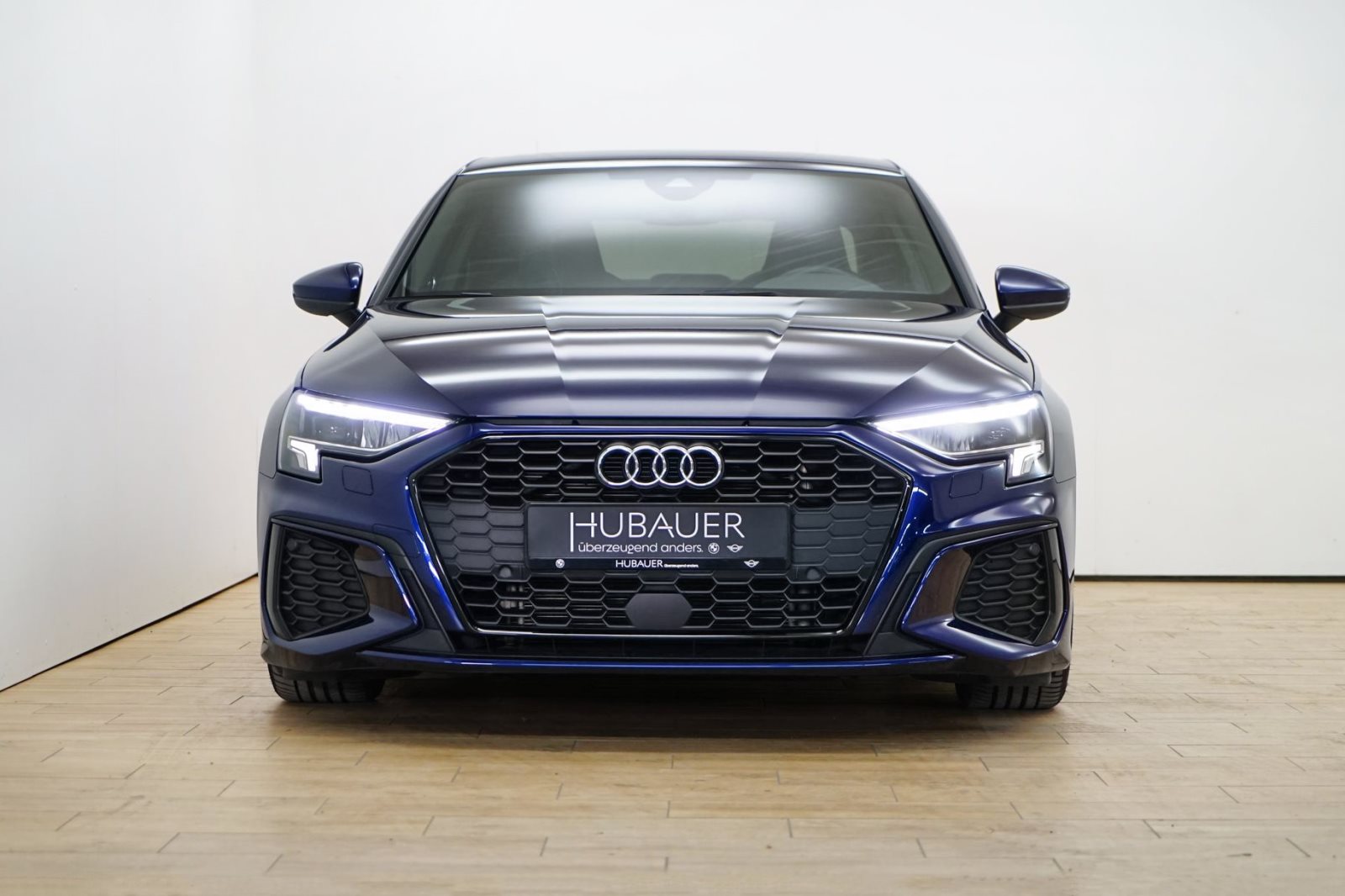 Fahrzeugabbildung Audi A3 35 TFSI Limousine Aut. [AHK, ACC, SHZ, 18 LMR]