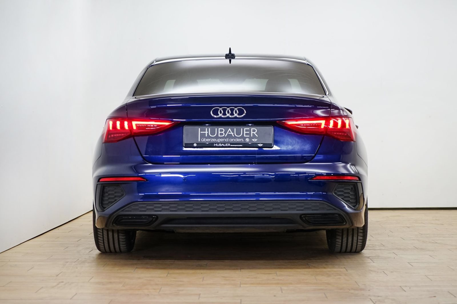 Fahrzeugabbildung Audi A3 35 TFSI Limousine Aut. [AHK, ACC, SHZ, 18 LMR]